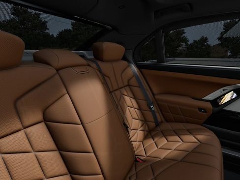 Used 2025 BMW 760i xDrive w/ Executive Package image 45