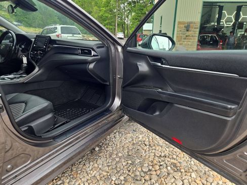 Used 2022 Toyota Camry SE FWD image 18