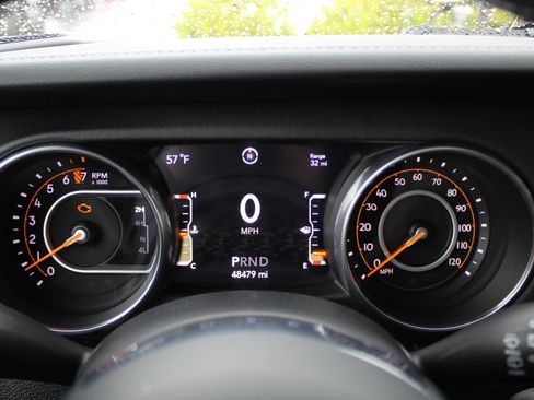 Used 2018 Jeep Wrangler Unlimited Sahara AWD/4WD image 36