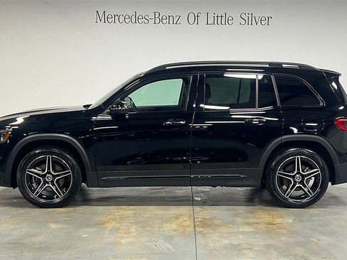 Used 2025 Mercedes-Benz GLB 250 4MATIC image 2