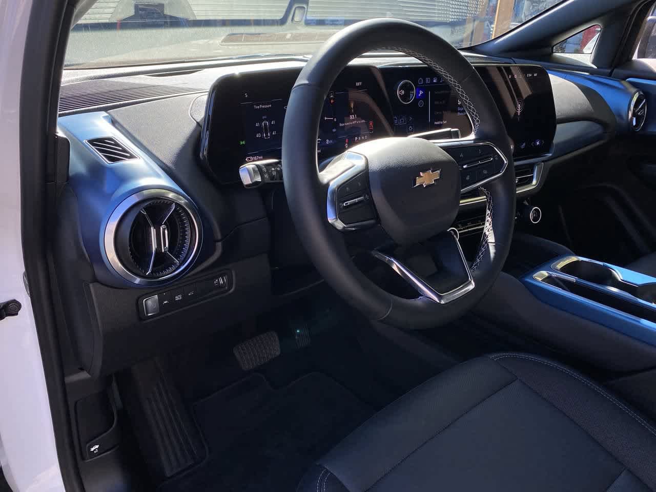 Used 2024 Chevrolet Equinox EV LT FWD image 2
