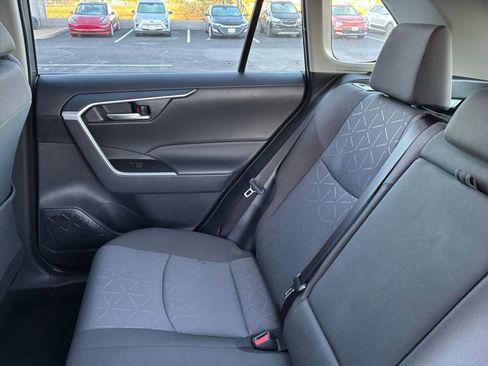 Used 2025 Toyota RAV4 XLE image 41