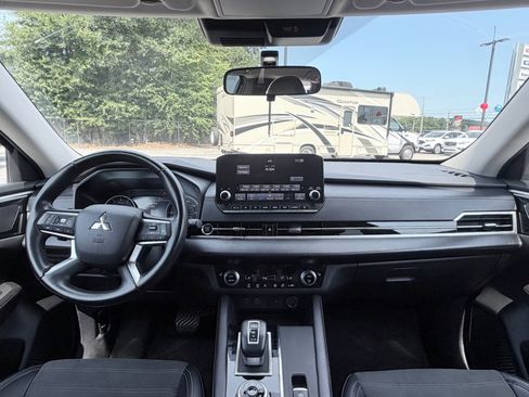 Used 2024 Mitsubishi Outlander SE FWD image 11