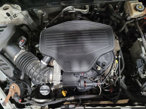 Used 2018 GMC Acadia SLE w/ Driver Alert Package I AWD/4WD image 30