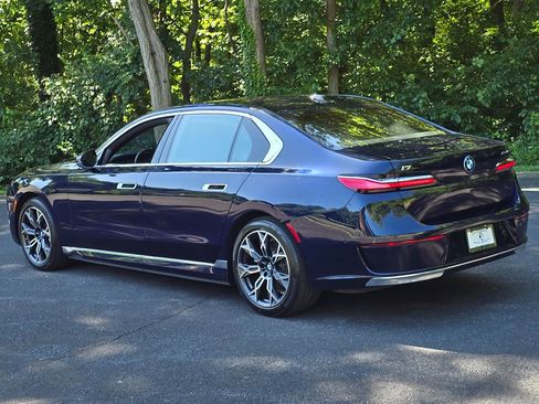Used 2023 BMW i7 xDrive60 AWD/4WD image 5