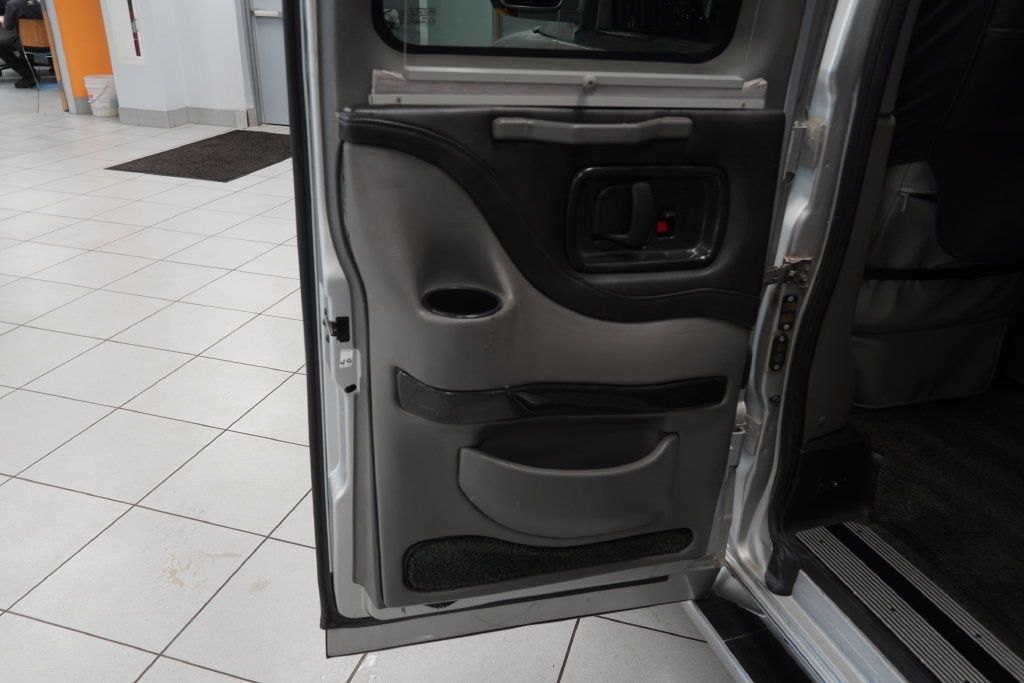 Used 2013 GMC Savana 1500 AWD image 24