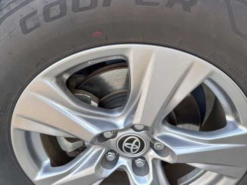 Used 2022 Toyota RAV4 XLE image 22