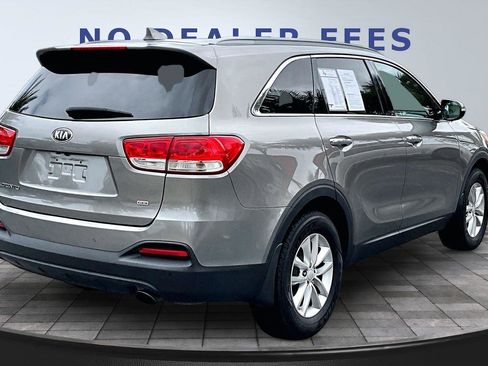 Used 2016 Kia Sorento FWD w/ LX Convenience Package image 6
