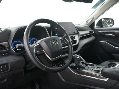 Used 2024 Toyota Highlander Limited AWD/4WD image 28