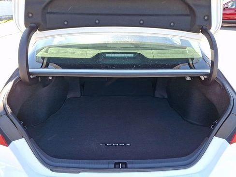 Used 2019 Toyota Camry SE w/ Carpet Mat Package FWD image 28
