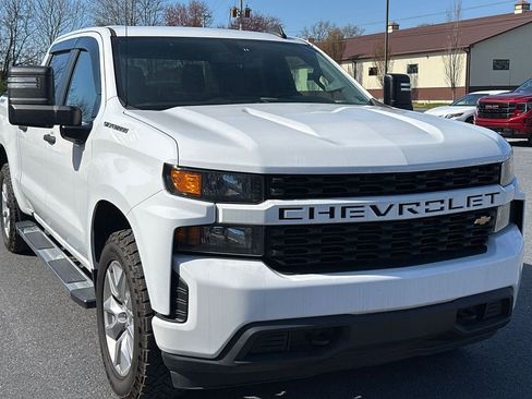 Used 2020 Chevrolet Silverado 1500 Custom w/ Custom Max Trailering Package image 2