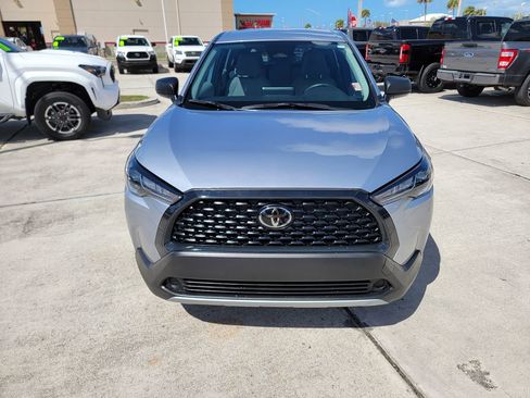 Used 2025 Toyota Corolla Cross L image 8