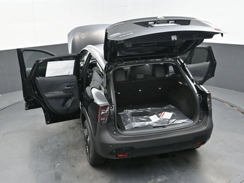 New 2025 Nissan Kicks SR image 39