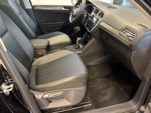 Certified 2023 Volkswagen Tiguan SE w/ Panoramic Sunroof Package FWD image 11