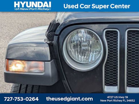Used 2021 Jeep Wrangler Unlimited Sahara AWD/4WD image 9