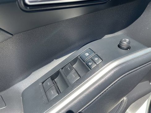 Used 2021 Toyota Highlander XLE AWD/4WD image 29