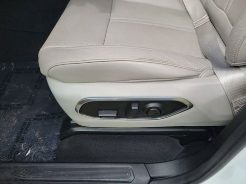 Used 2024 Jeep Wagoneer L Series II image 13