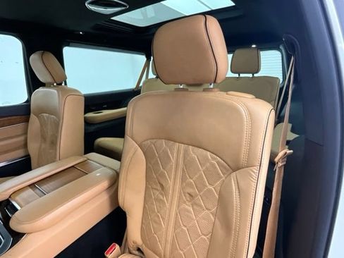 Used 2024 Jeep Grand Wagoneer L Series III AWD/4WD image 5
