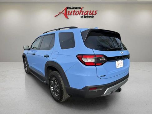 Used 2025 Honda Pilot TrailSport image 4