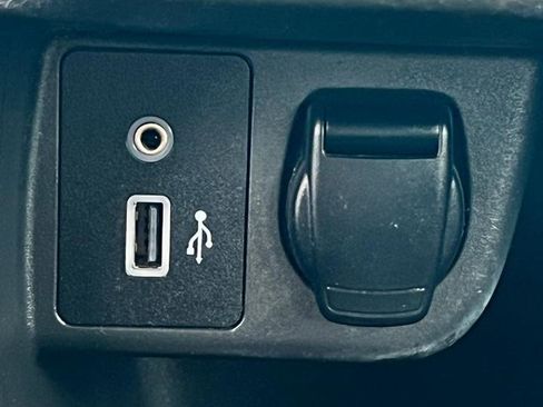 Used 2021 Nissan Versa SR w/ Convenience Package image 24