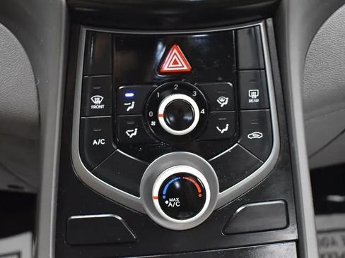 Used 2014 Hyundai Elantra SE FWD image 28
