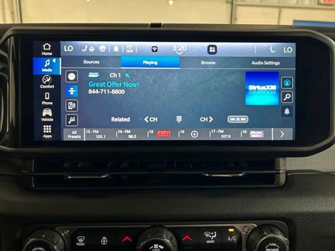 Used 2024 Jeep Wrangler Unlimited AWD/4WD image 27