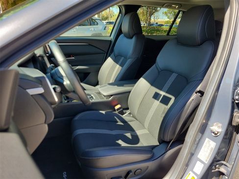 Used 2025 MAZDA CX-50 AWD 2.5 S w/ Premium Package image 17