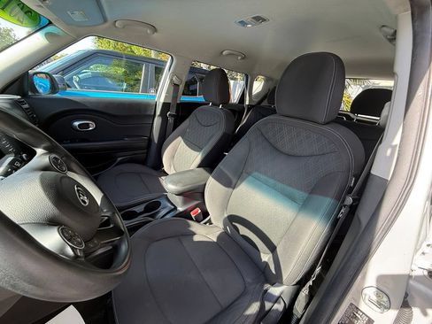 Used 2014 Kia Soul FWD image 3