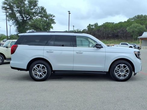Certified 2025 Ford Expedition Active AWD/4WD image 2