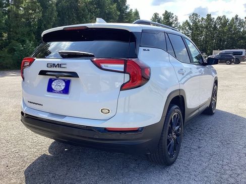 Used 2024 GMC Terrain SLE w/ Driver Convenience Package FWD image 6