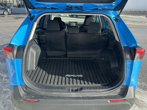 Used 2021 Toyota RAV4 LE image 14