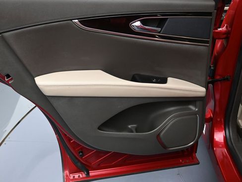 Used 2021 Lincoln Nautilus FWD image 23