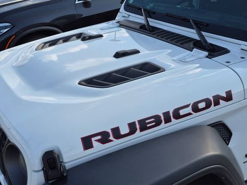 Used 2025 Jeep Wrangler Unlimited Rubicon AWD/4WD image 6