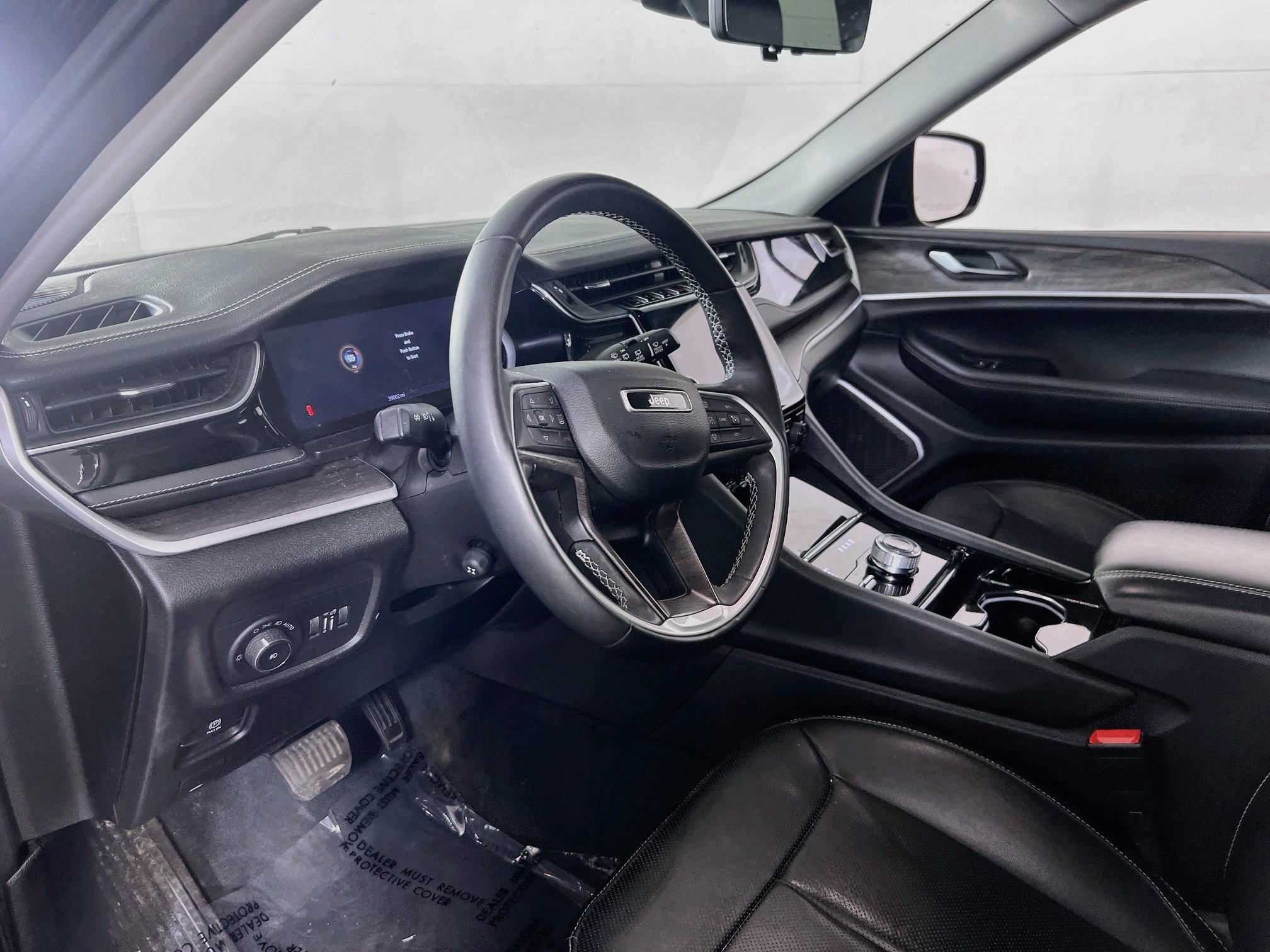Used 2023 Jeep Grand Cherokee Limited w/ Luxury Tech Group II AWD/4WD image 9