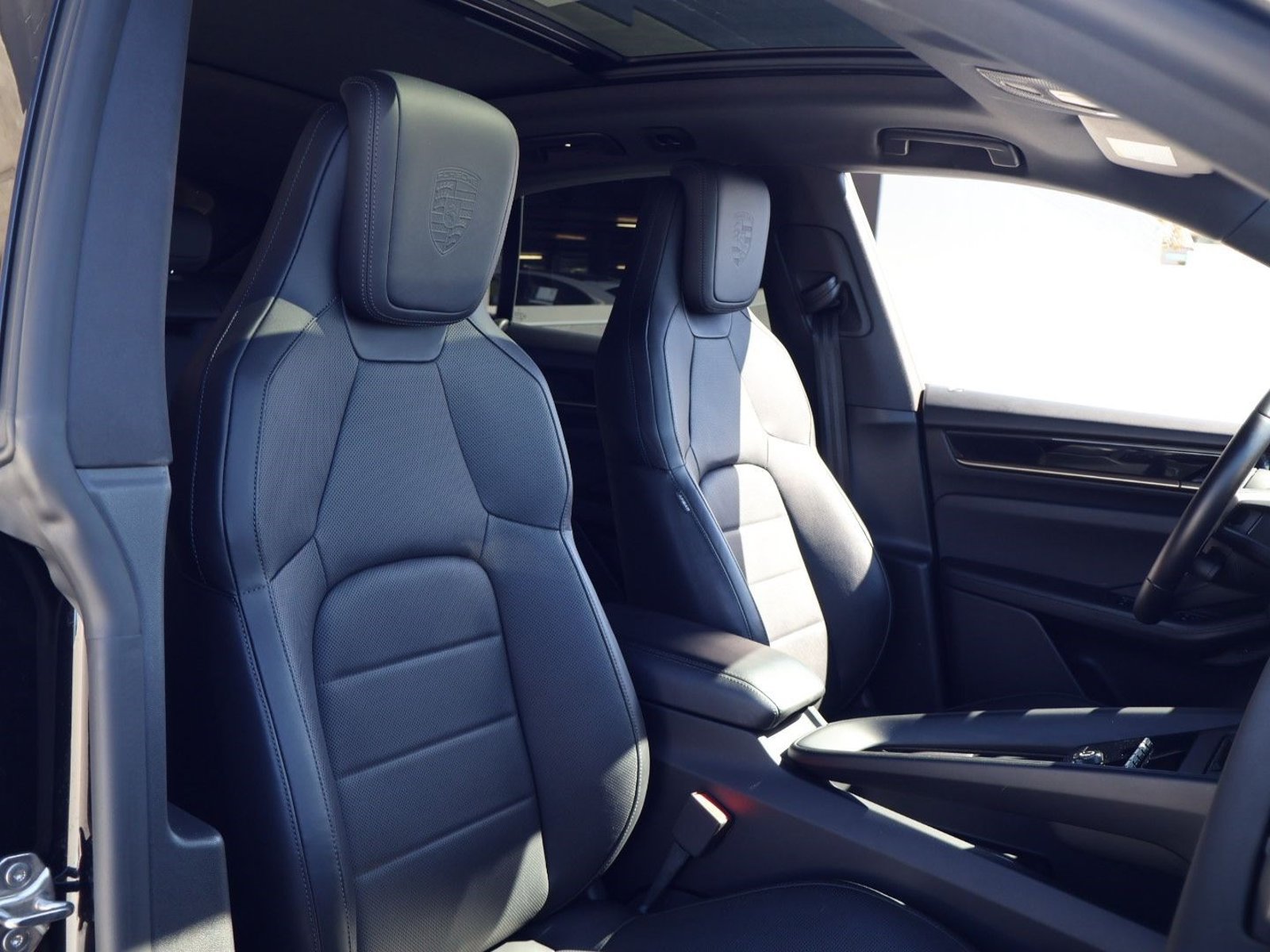 Certified 2024 Porsche Macan 4 Electric AWD/4WD image 24
