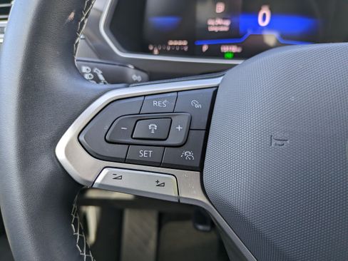 Certified 2023 Volkswagen Tiguan SE FWD image 22