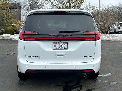 New 2026 Chrysler Pacifica Limited w/ S Appearance Package FWD image 6