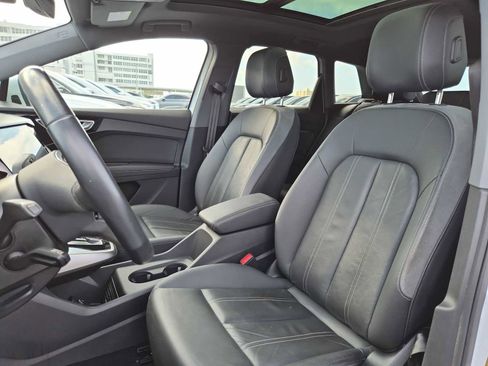 Used 2022 Audi Q4 e-tron Premium image 15