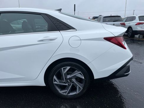 Used 2025 Hyundai Elantra SEL FWD image 38