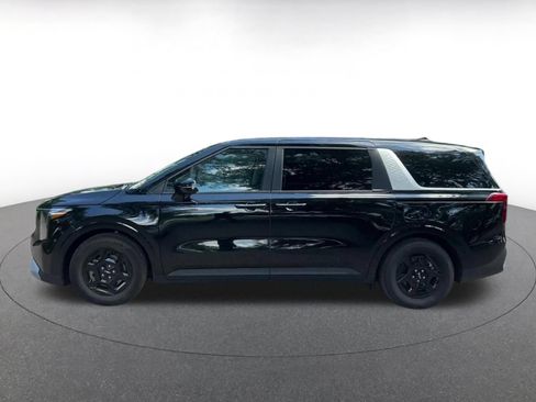 Used 2026 Kia Carnival FWD image 9