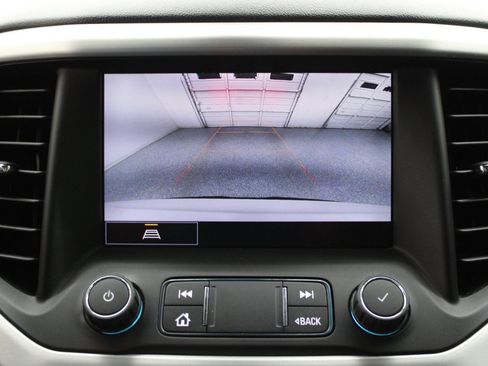 Used 2022 GMC Acadia SLT w/ LPO, Floor Liner Package FWD image 15