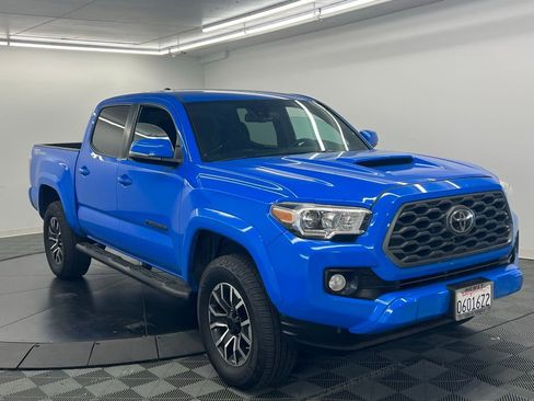 Certified 2020 Toyota Tacoma TRD Sport w/ Technology Package image 2