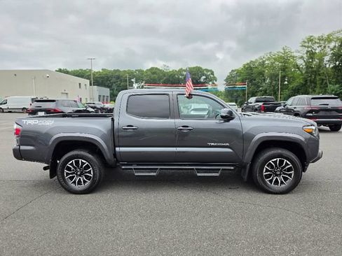 Used 2022 Toyota Tacoma TRD Sport w/ Technology Package AWD/4WD image 8