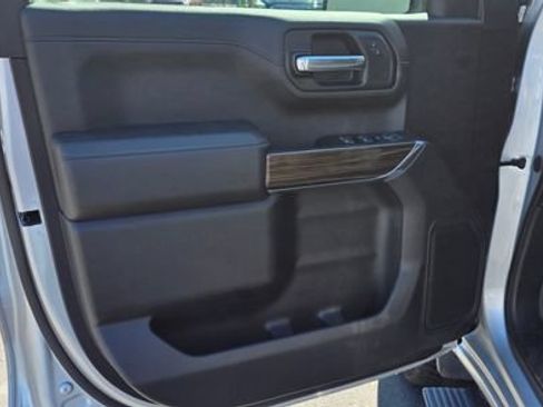 Used 2022 Chevrolet Silverado 1500 LT AWD/4WD image 9