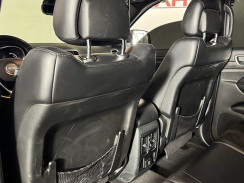 Used 2018 Jeep Grand Cherokee Altitude AWD/4WD image 28