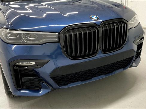 Used 2022 BMW X7 xDrive40i w/ M Sport Package AWD/4WD image 39