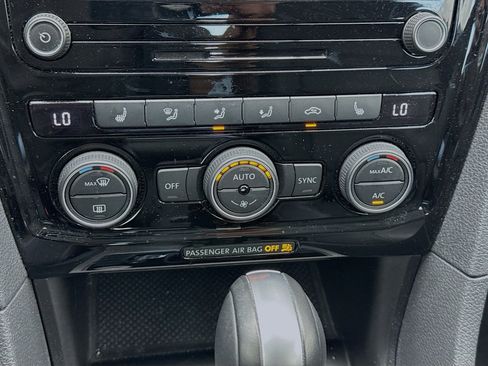 Used 2022 Volkswagen Passat 2.0T SE image 12