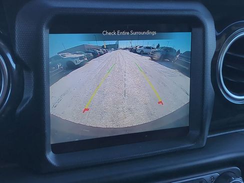 Used 2021 Jeep Wrangler Unlimited Sahara image 30