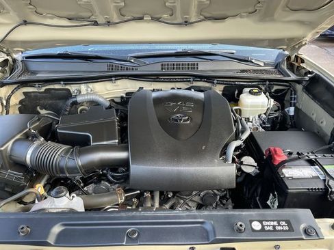 Certified 2017 Toyota Tacoma TRD Off-Road w/ Tow Package (A/T) image 11