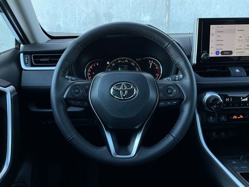 Used 2025 Toyota RAV4 XLE image 33